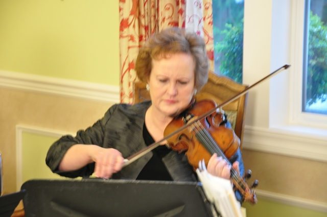 annette-playing-violin1.jpg