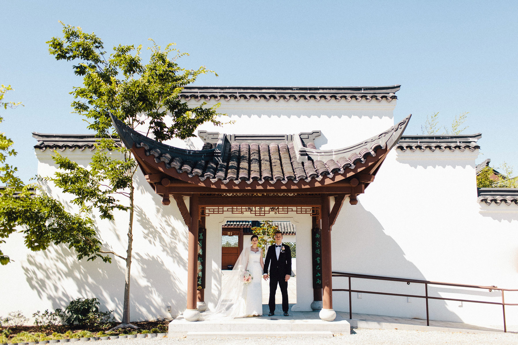 Bride & Groom In Pagoda_1800x1200.jpg